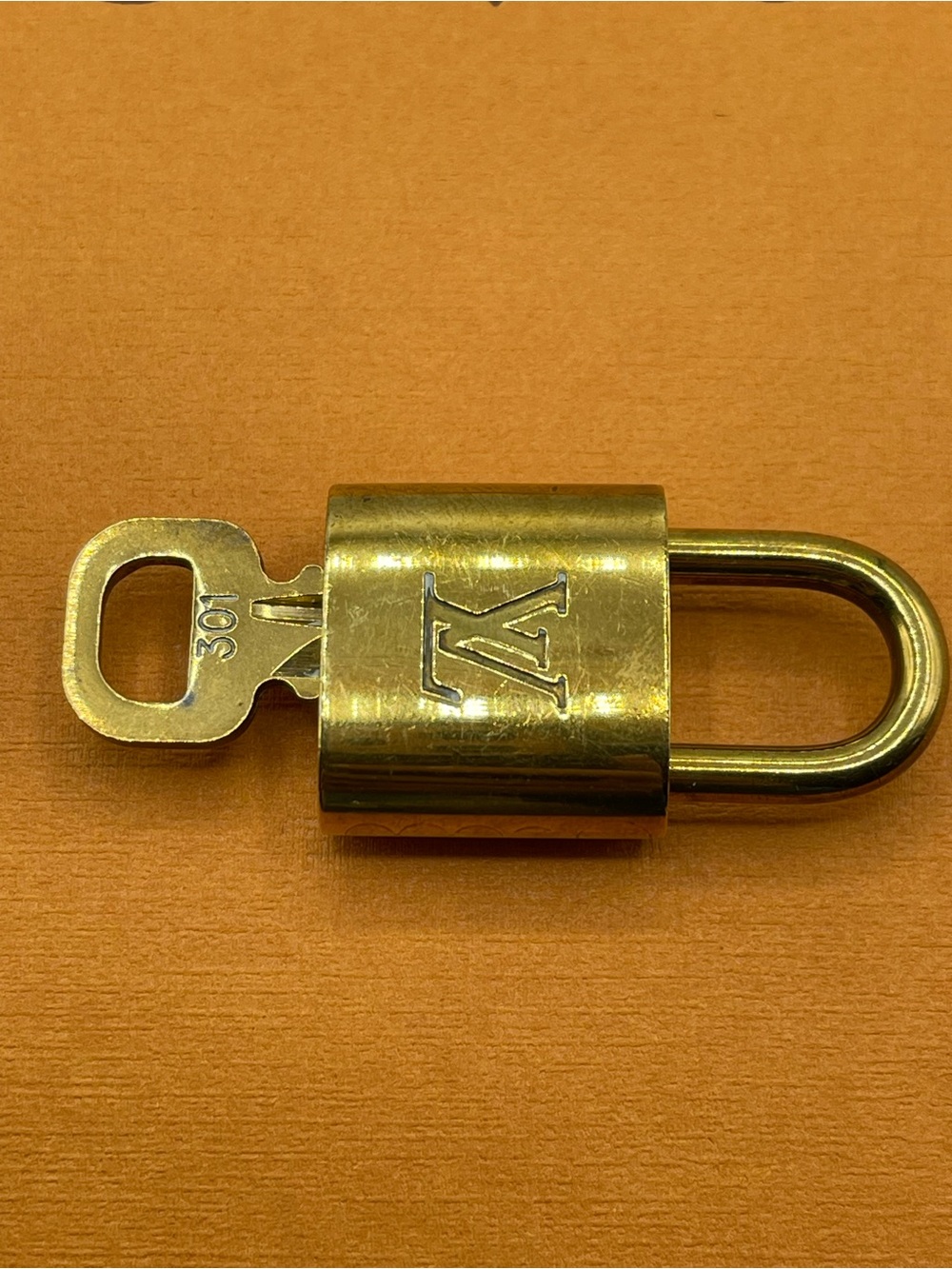 Louis Vuitton Lock and Key set #301 Gold Tone Cadena for Speedy Alma Bag LV🔐 - Picture 4 of 9